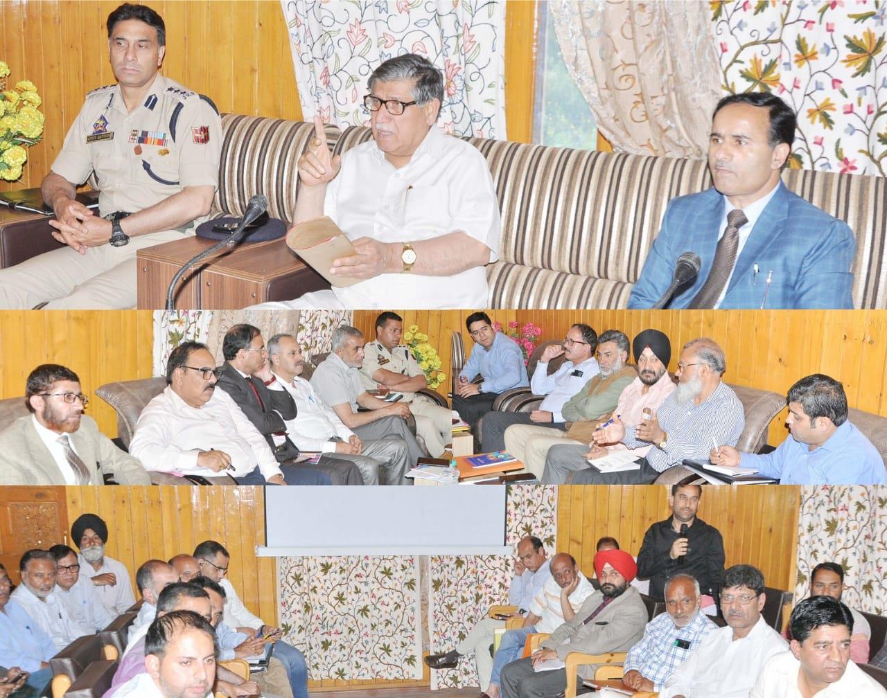 Akbar Lone chairs interactive cum review meet at Baramulla