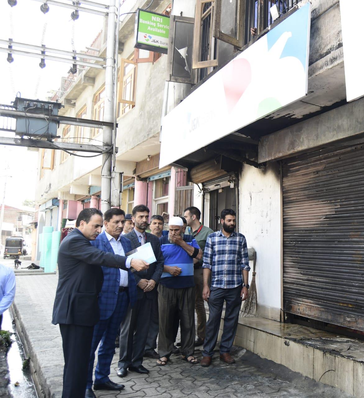 J&K Bank Chairman visits Botshah Mohalla business unit, inspects downtown branches