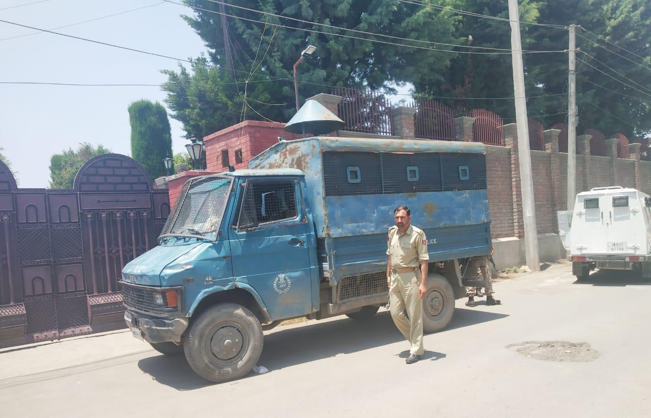 Mirwaiz placed under house arrest