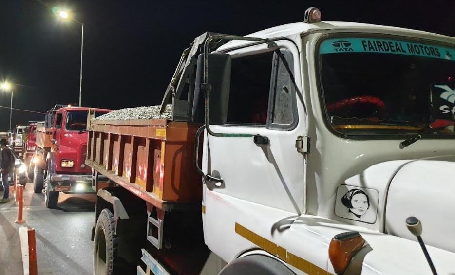 Scores of tippers seized in nighttime crackdown on illegal constructions in Srinagar
