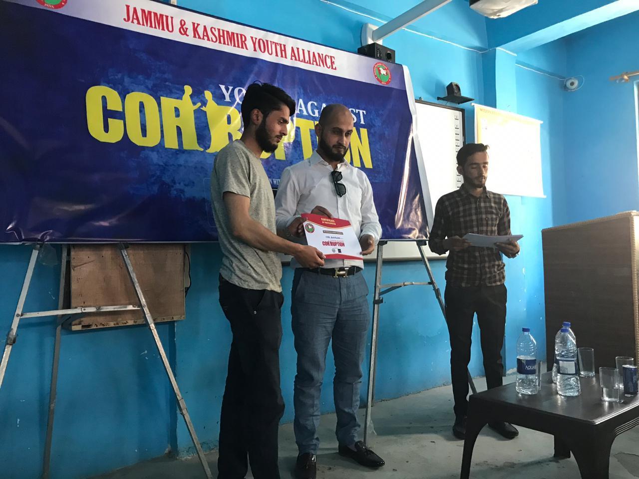 J&K Youth Alliance organises one-day seminar ‘Youth Against Corruption’ at Kangan