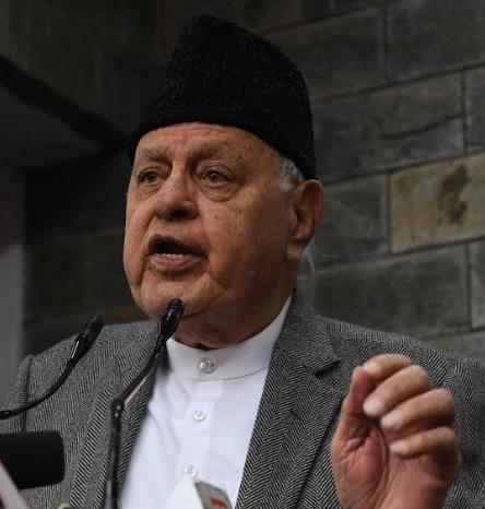 Farooq Abdullah visits Ziyarat Hazrat Zain Ud Din Wali Reshi (RA)