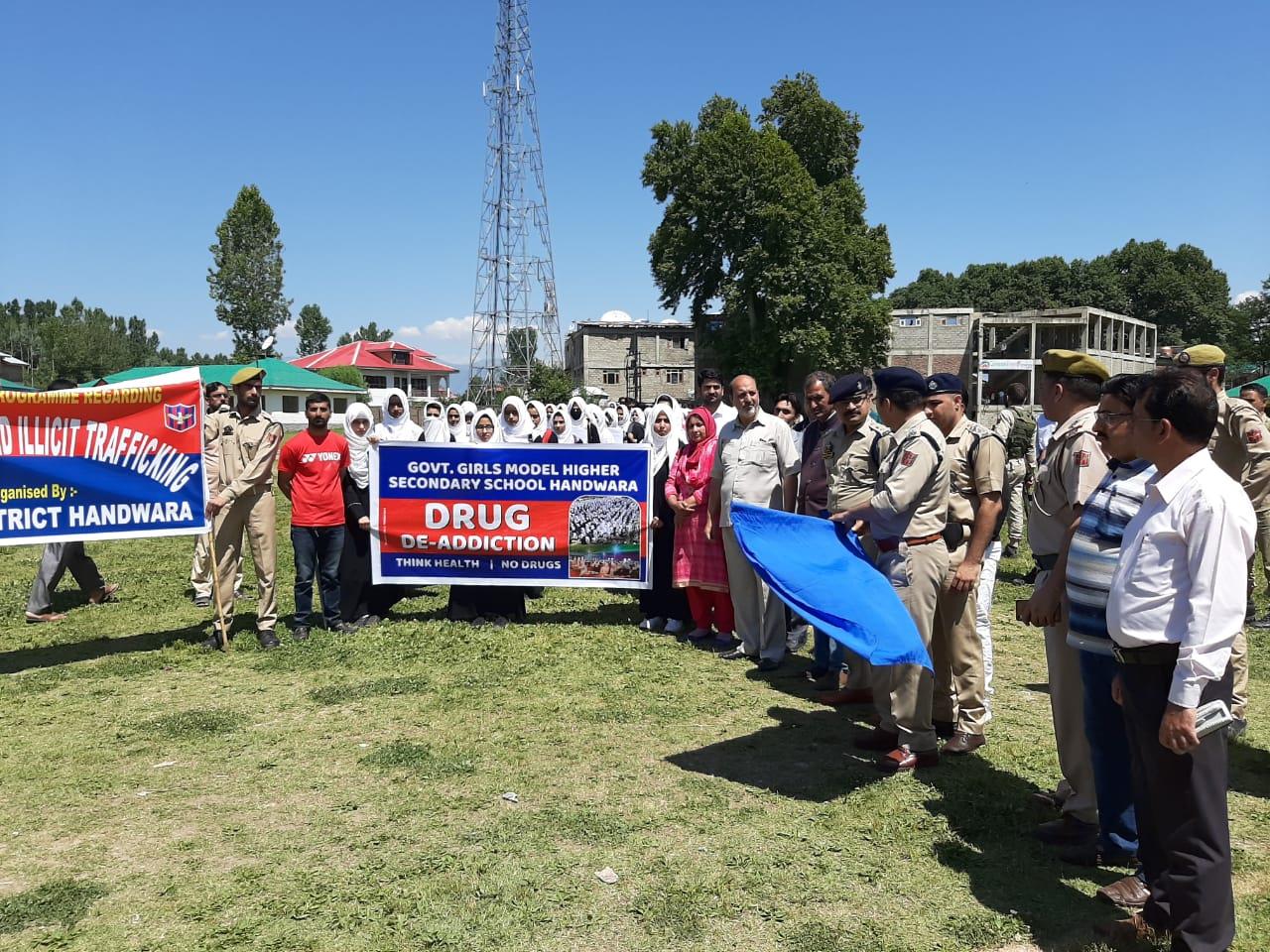 Police organizes drug de-addiction rally in Handwara