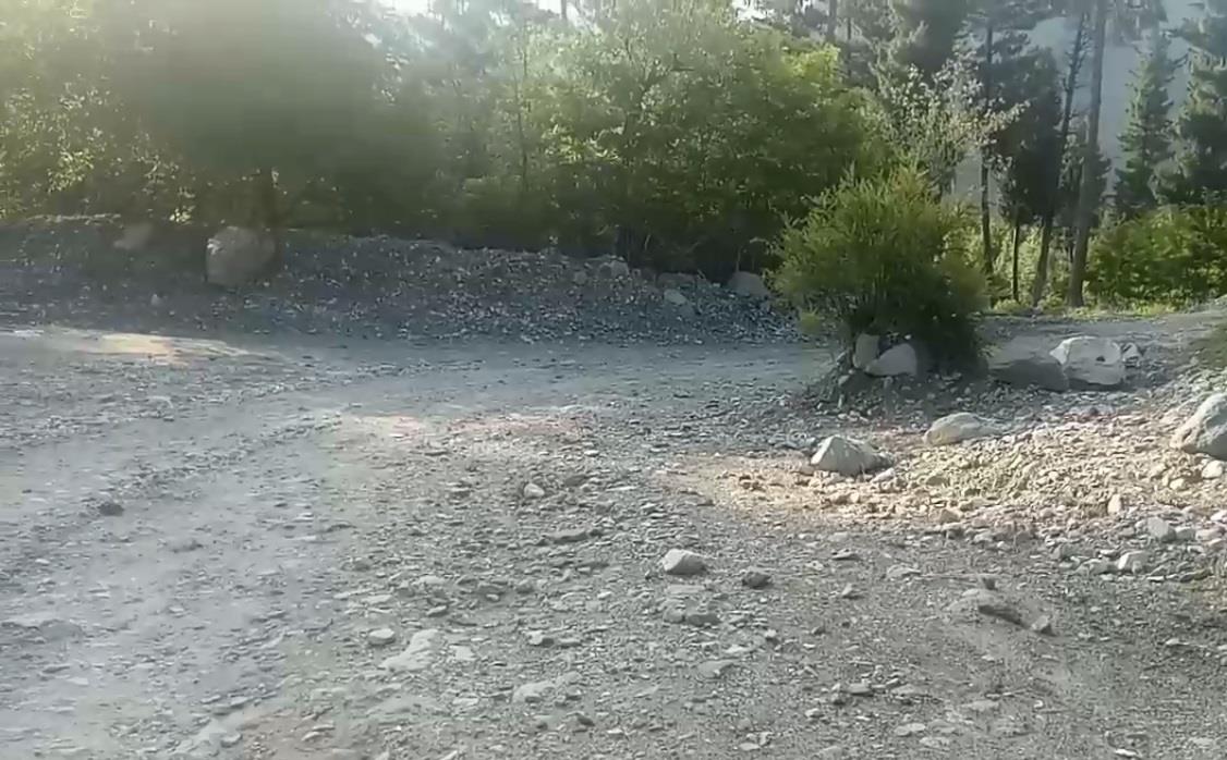 Karnah roads present medieval look, commuters suffer