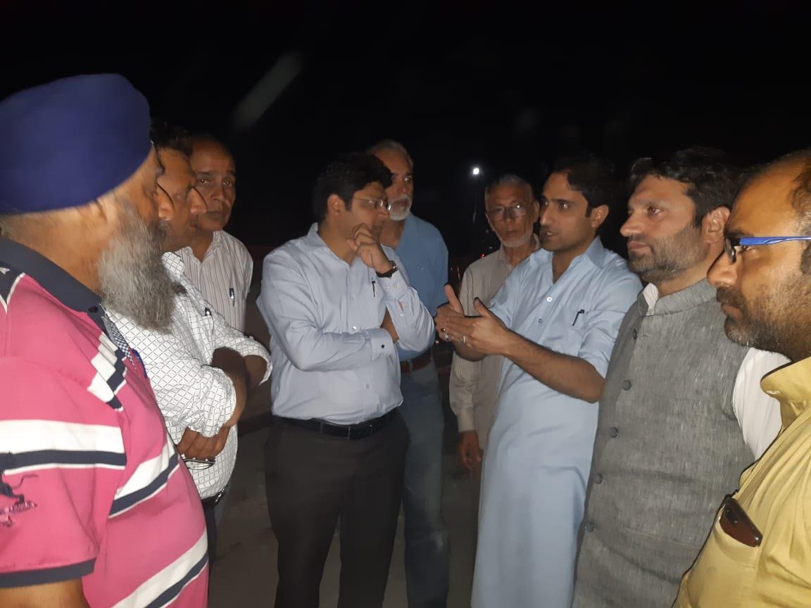 Mayor, Dy Mayor SMC conduct late night inspection of JCRB flyover