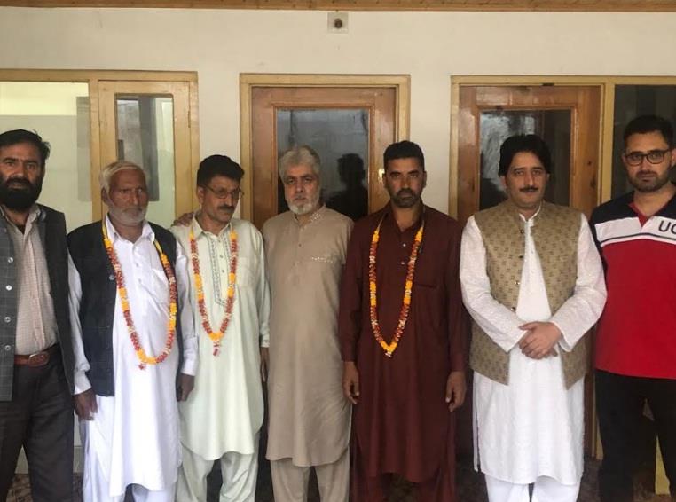 Prominent PDP workers from Charar-e-Sharif join Peoples Conference