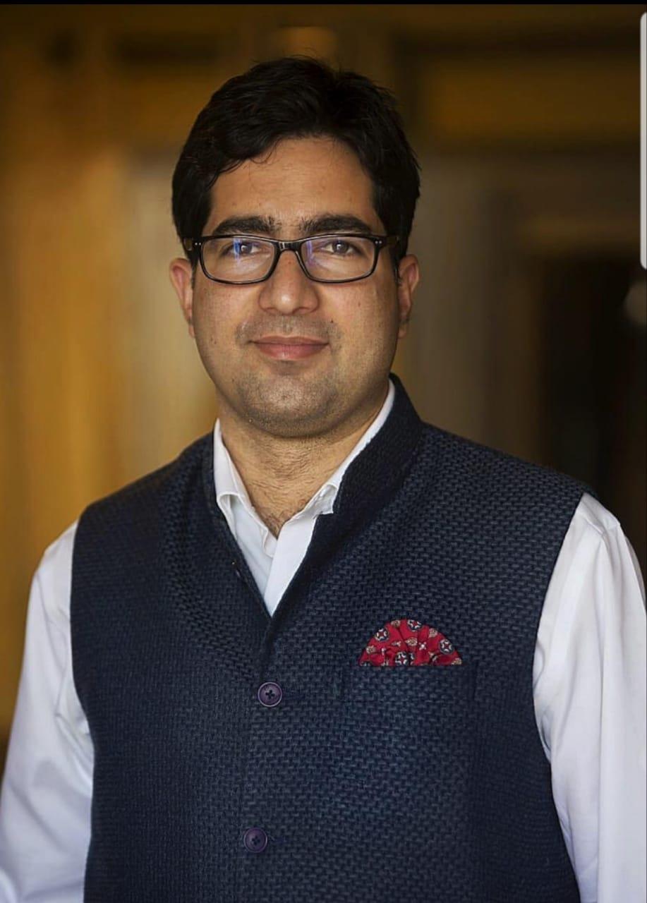 Shah Faesal calls for continuation of 530 subject teachers