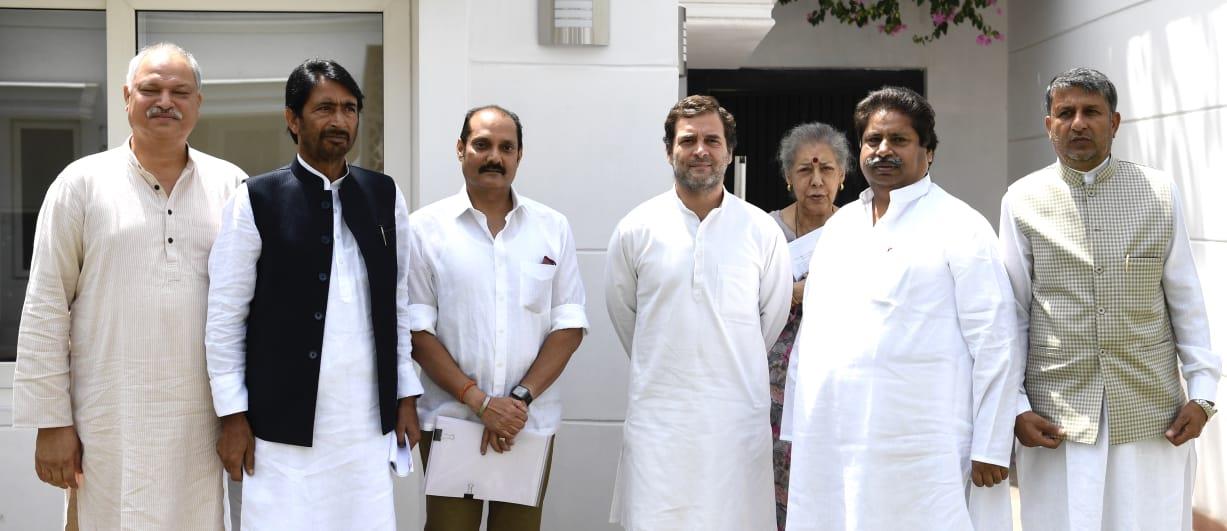Rahul chairs meet of top state Congress leaders in Delhi