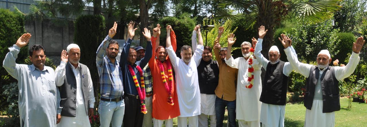 Two Congress leaders from Pattan constituency join PC in presence of Imran Ansari