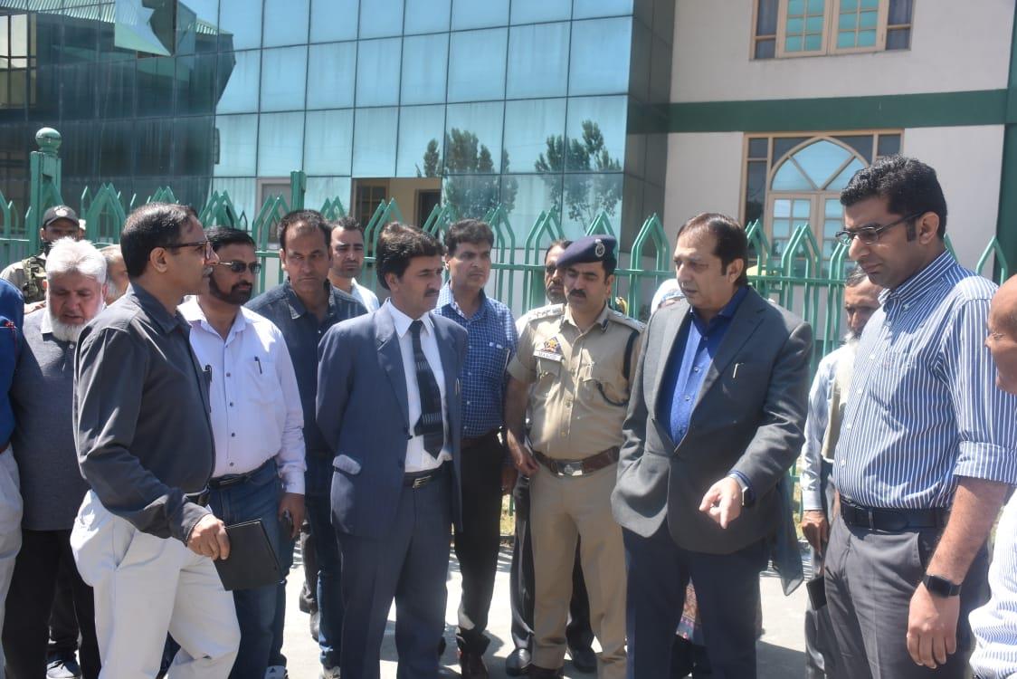 SMC conducts extensive sanitation drive at Hajj house Bemina