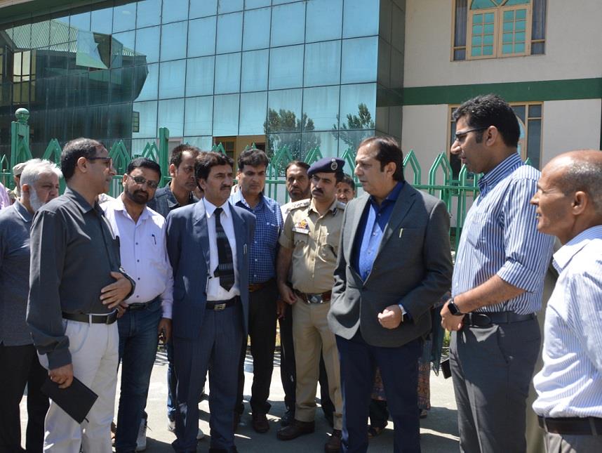 Baseer Khan visits Hajj House; reviews arrangements