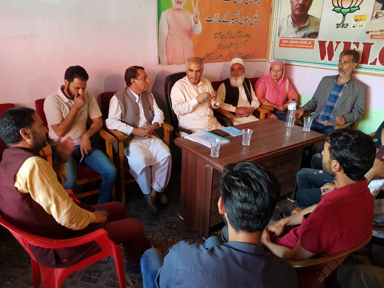 Koul chairs Sadasyata Abhiyaan 2019 meet, asks participants to gear up for party activities