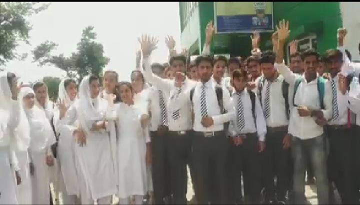 Lack of teaching staff compels students to hit streets