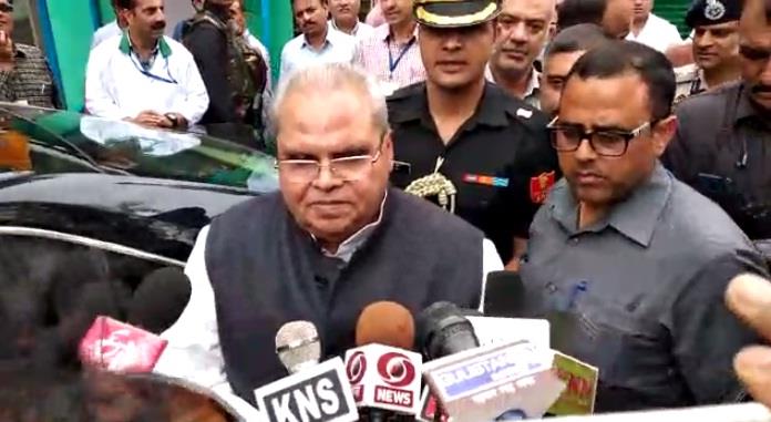 Not security forces but locals make Amarnath Yatra successful: Governor