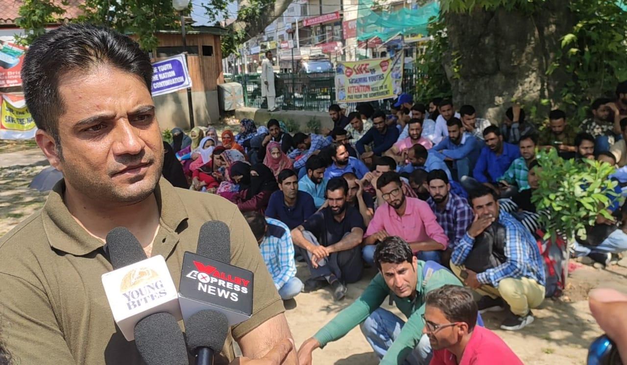 Inam Un Nabi calls on agitating teachers, hopes Governor would fulfill their genuine pleas
