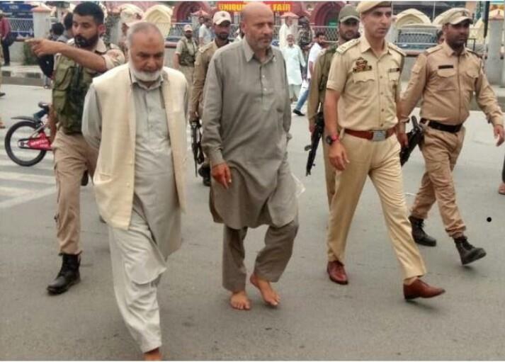 Er. Rasheed walks civil secretariat barefooted to express solidarity with people of Karnah, Gurez