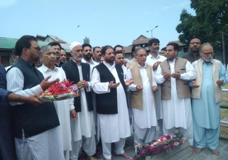 Hakeem Yaseen urges for united efforts to fructify martyrs mission