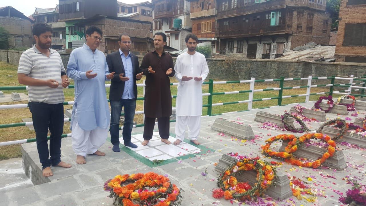 JKPM leaders visit martyrs graveyard to pay homage to 13 July martyrs
