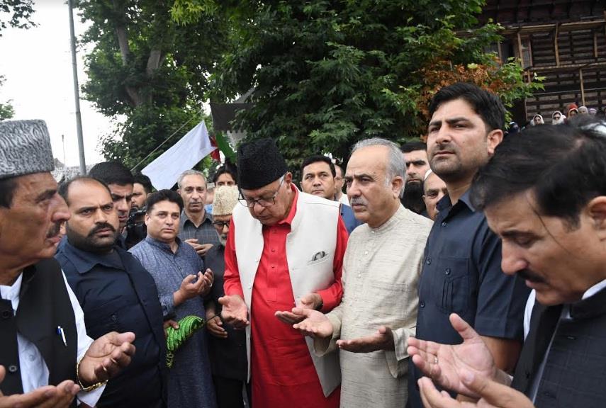 Dr Farooq leads party in paying glowing tributes to 1931 martyrs at Mazar-e-Shuhada