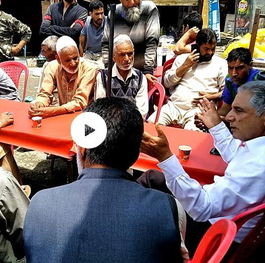 Shabir Mir visits Gulmarg, meets fire victims