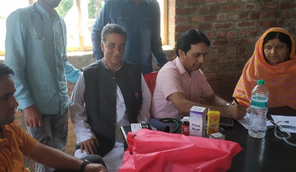 GR Beigh Memorial Trust organizes free medical camp, adopts Pandit girl in Qazigund