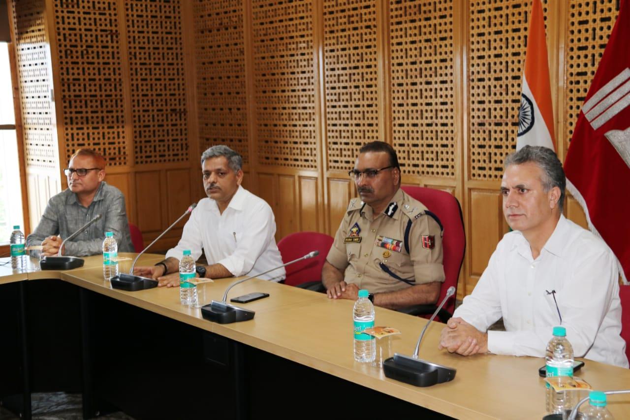 PHQ bids warm send off to Dalip Kumar