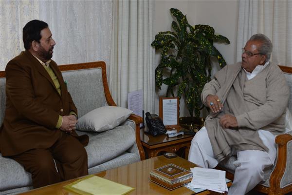 Hakeem Yaseen invites Governor to visit picturesque Doodhpathri-Tossamaidan tourist resorts