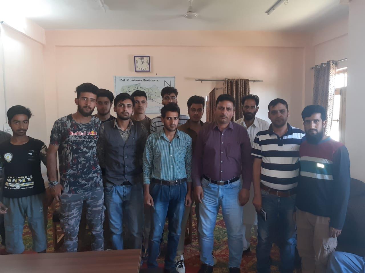 Delegation of ‘The Bungas Valley Dev youth Forum’ calls on ADC Handwara