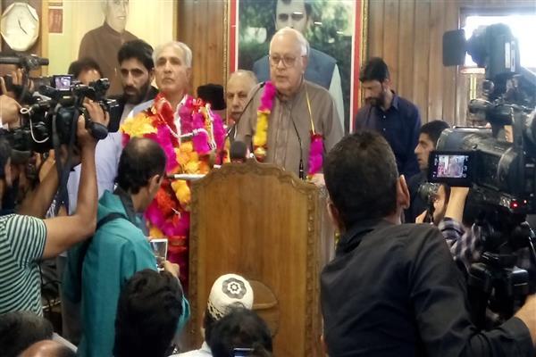 Former PDP leader Khalil Bandh joins National Conference