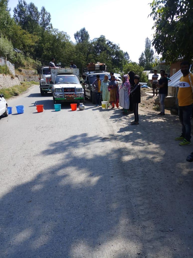 Chountipora residents block Mawer-Handwara road against water scarcity