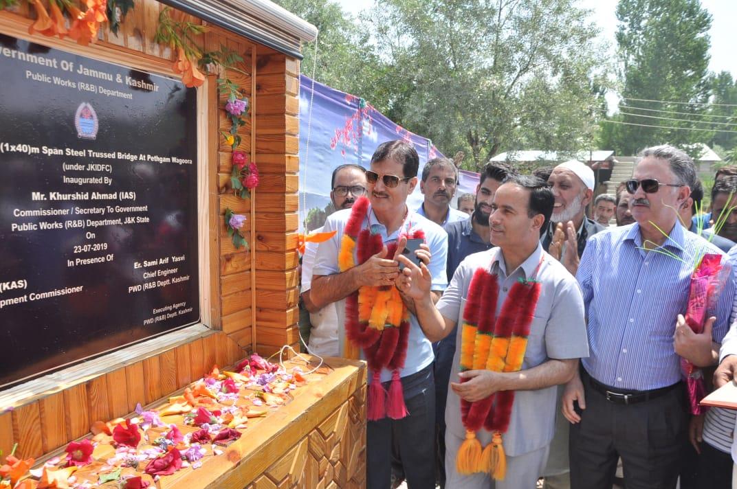 Com Secy PWD inaugurates languishing projects of Rs.5.87 cr in Baramulla