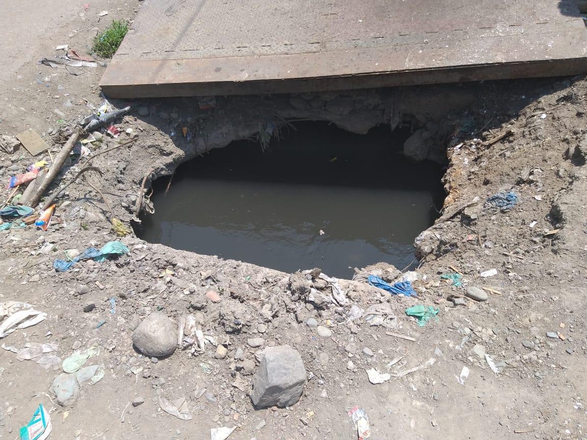 Uncovered manhole poses threat to commuters at old bus stand Handwara