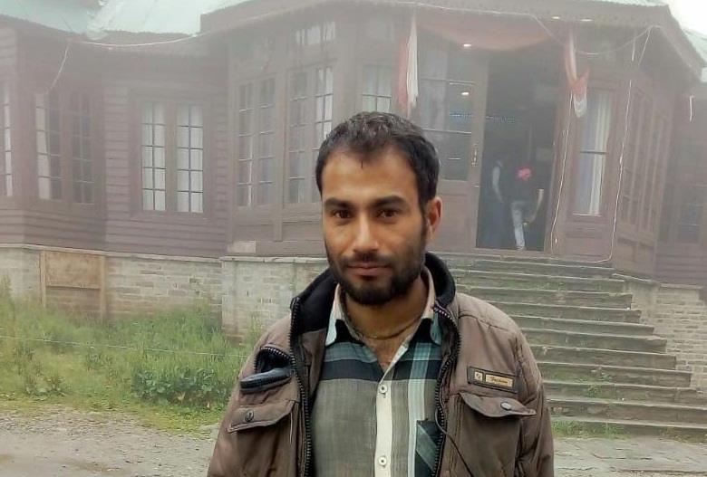 GDA employee returns purse with Rs 25000 cash to tourist lady in Gulmarg