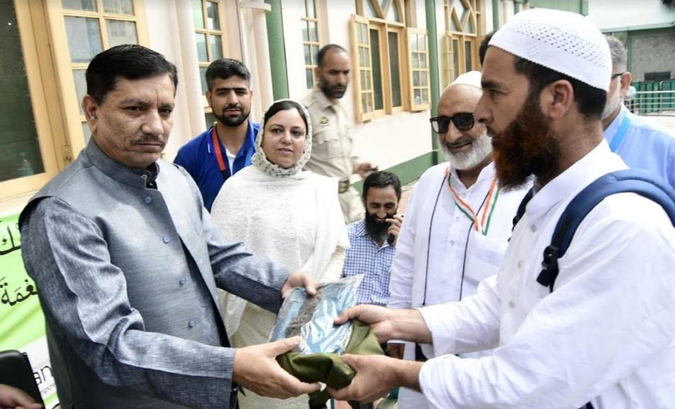 J&K Bank Chairman visits Haj House, interacts with pilgrims