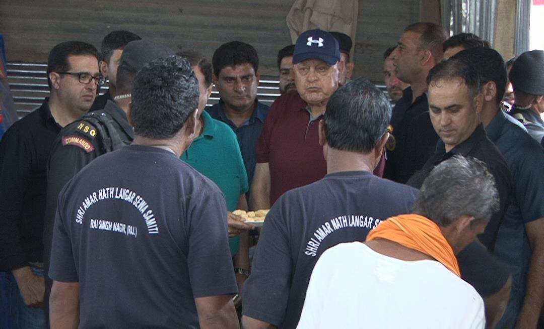 Dr Farooq visits Amarnath Yatri Niwas at Pantha Chowk