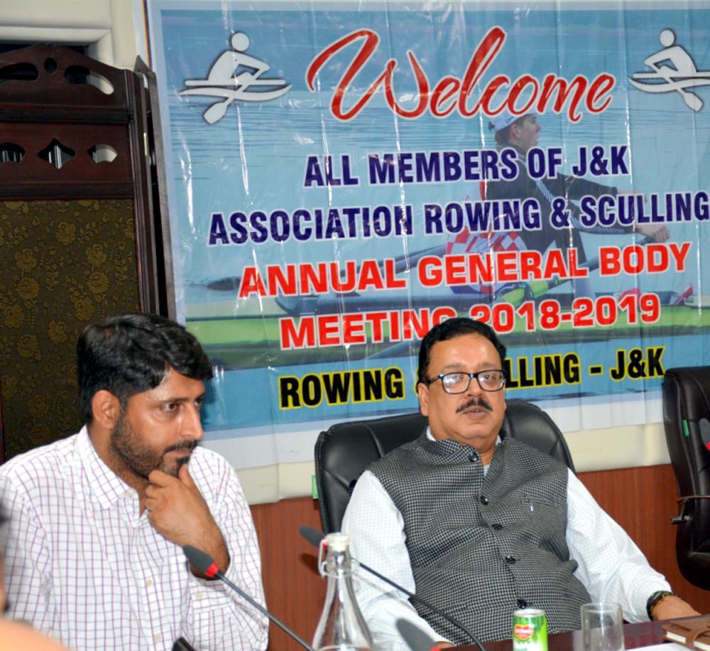 Navin Choudhary chairs first ever meeting of Rowing & Sculling association