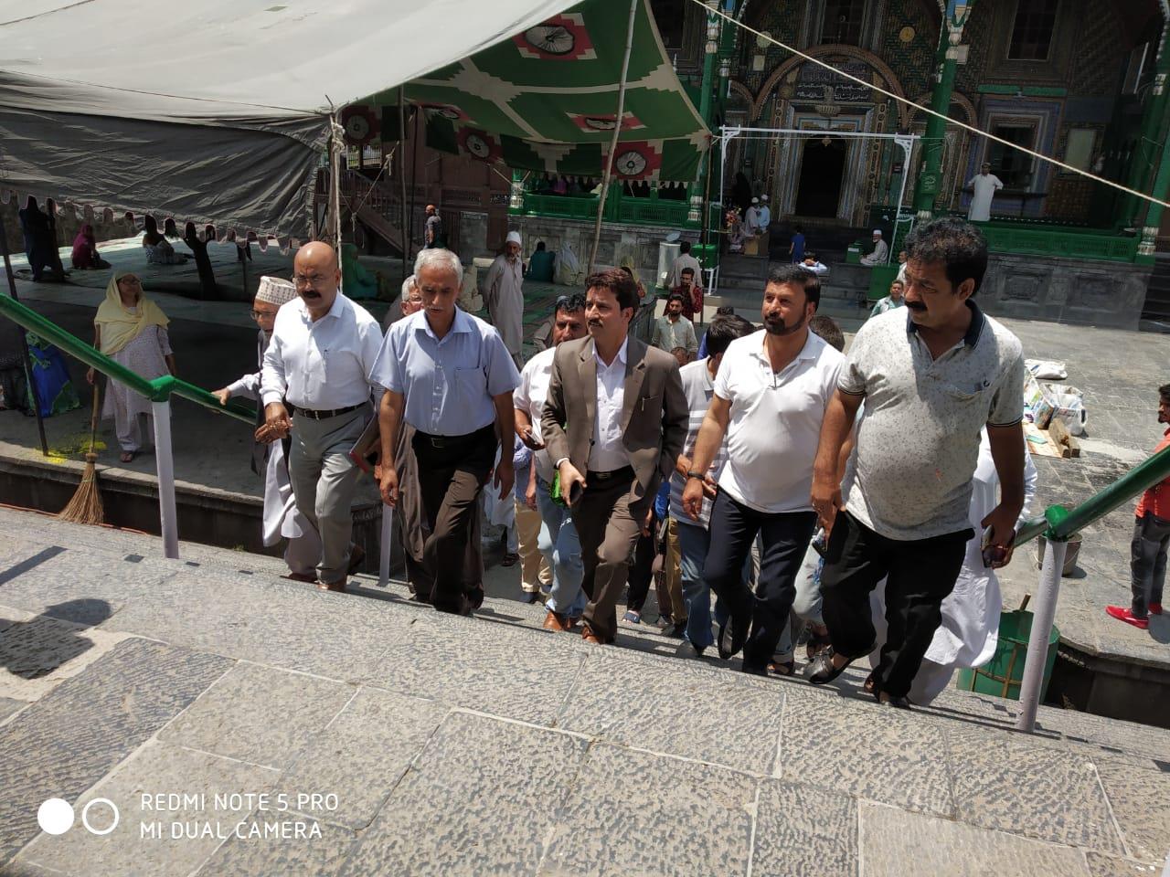 SMC Commissioner reviews Urs arrangements at Khanqah