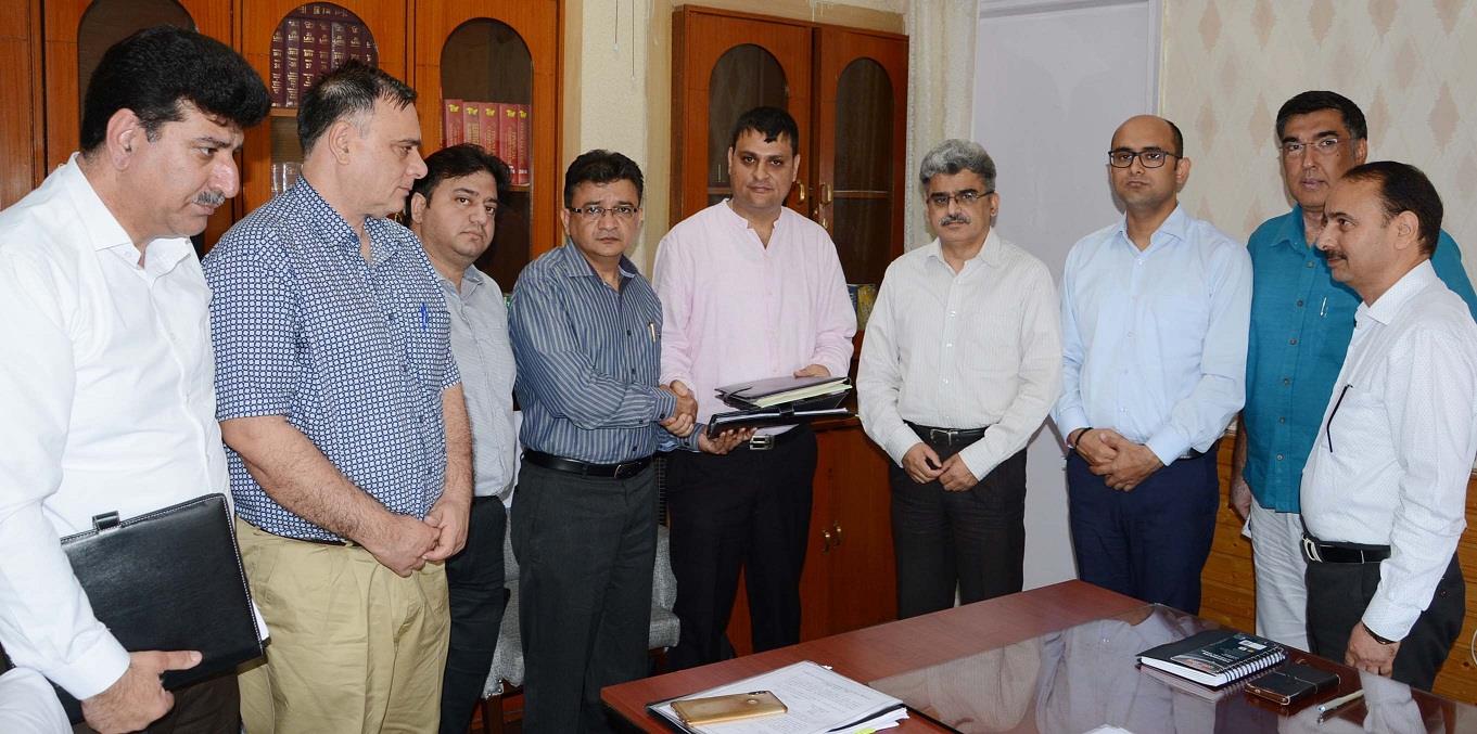 Govt rolls out 102, 108 ambulance services in JK