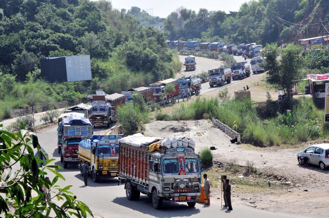 Despite rain, snow Sgr-Jammu highway remains open
