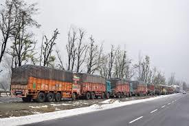 One-way traffic from Jammu to Srinagar plies on highway