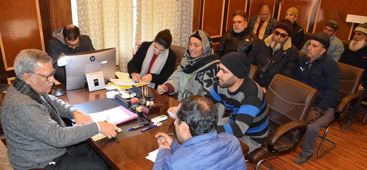 Advisor Khan holds public grievances camp at Srinagar