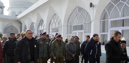 Advisor Khan visits Hazratbal shrine