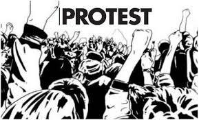 Contractors stages protest over non availability of BDOs in Anantnag