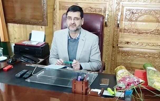 DC Bandipora flags off farmers' exposure tour to Punjab