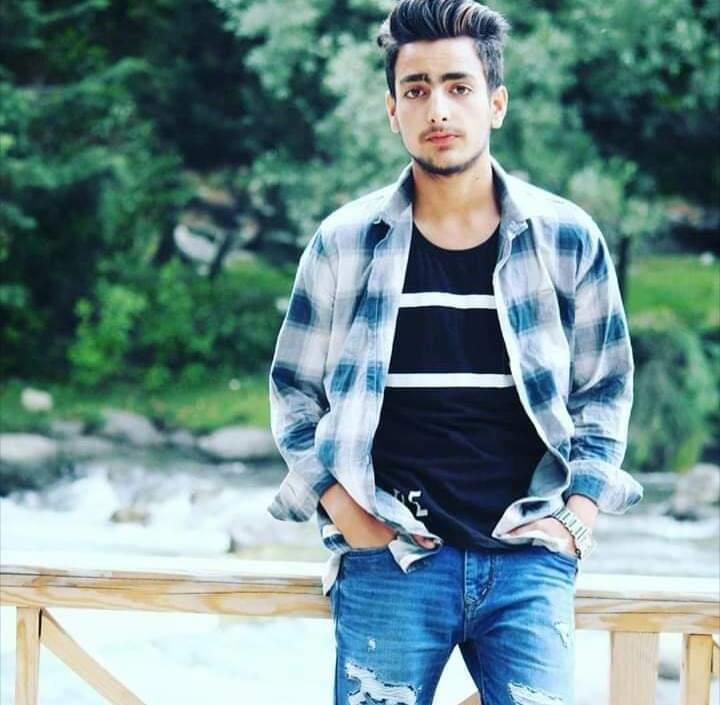 Scooty rider crushed to death by mini bus in Sopore