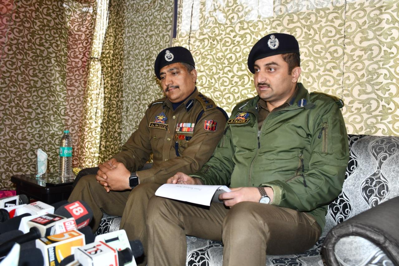 Srinagar Police busts highway robbers gang, three arrested