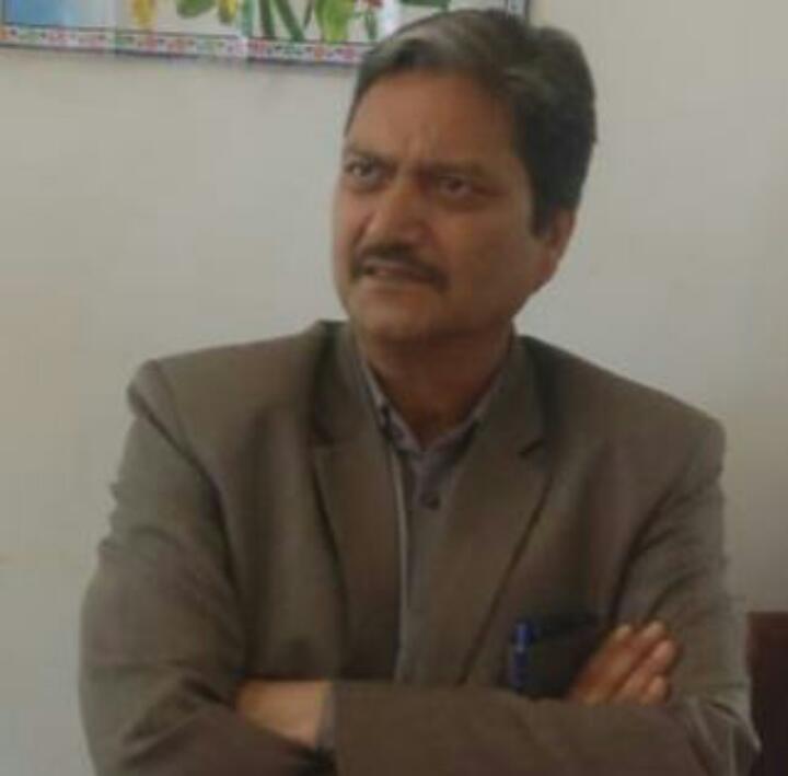 Coronavirus: SDM Gulmarg reviews functioning of Screeing and help desk in Tangmarg
