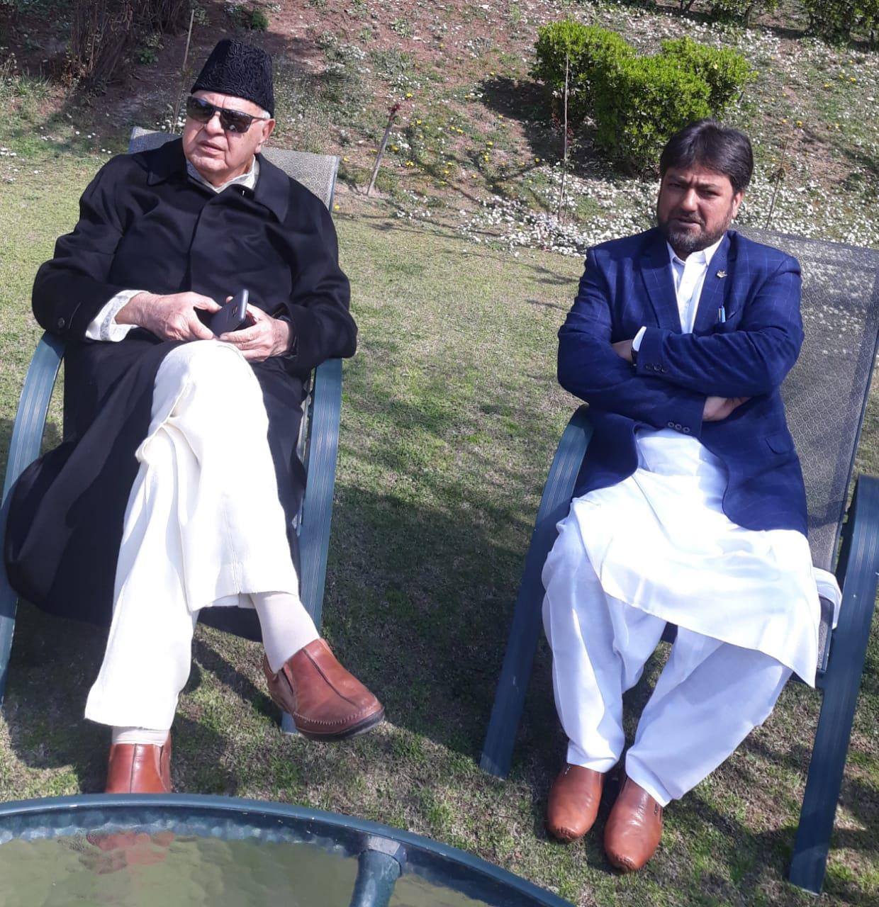 “Mebhooba should be released first, then Omar”, Dr Farooq expressed wish in a meeting with Er Nazir Yatoo