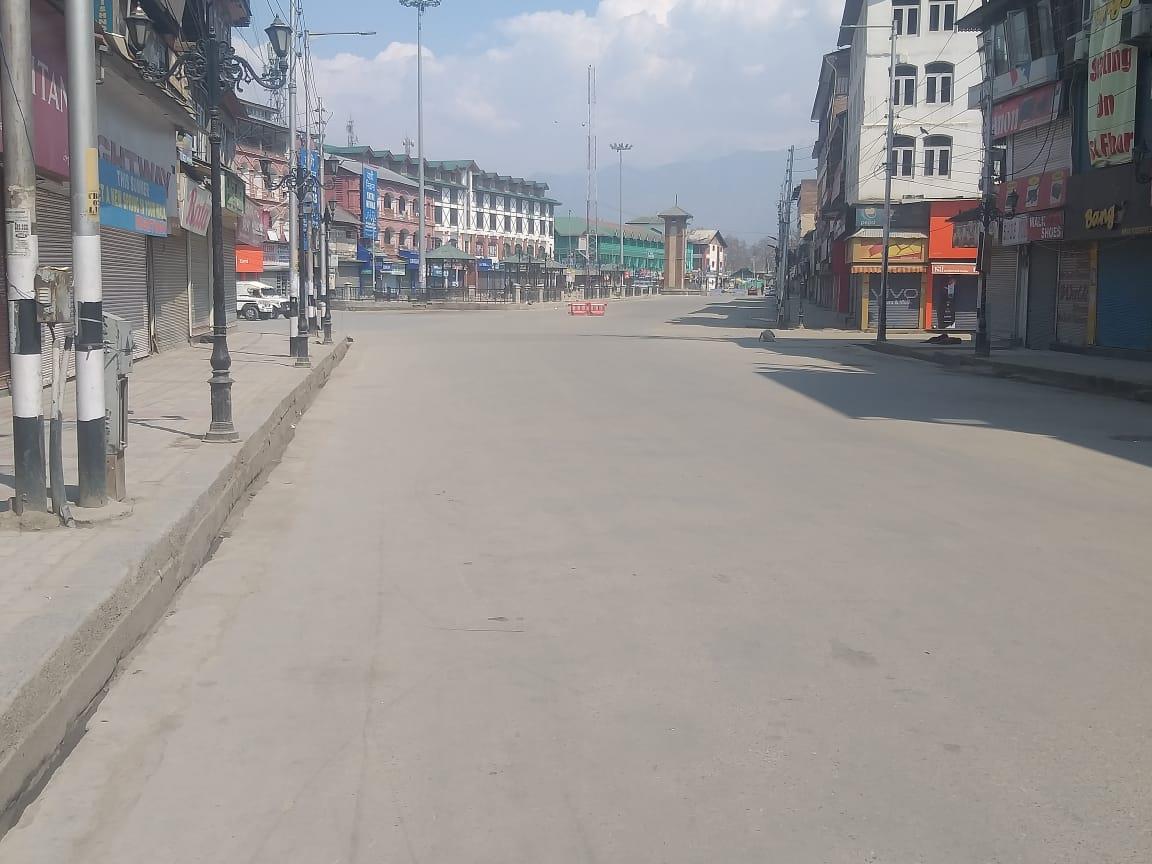 Several Mosques in Srinagar cut short Friday congregational prayers