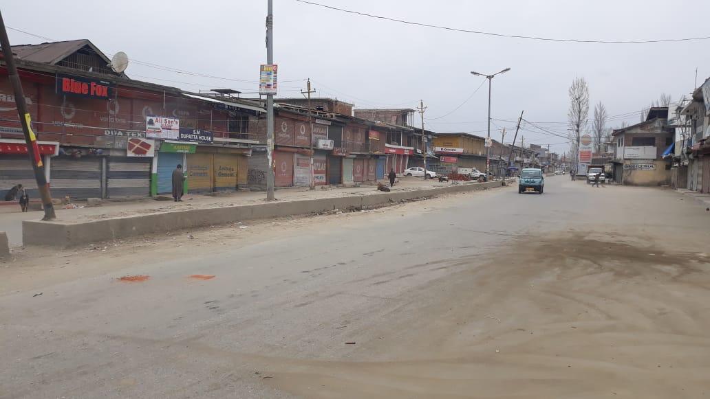 Covid-19 : Sopore police praises public for following directions